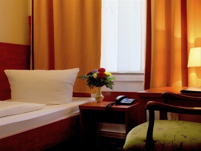 City Hotel Am Kurfuerstendamm Берлин Екстериор снимка